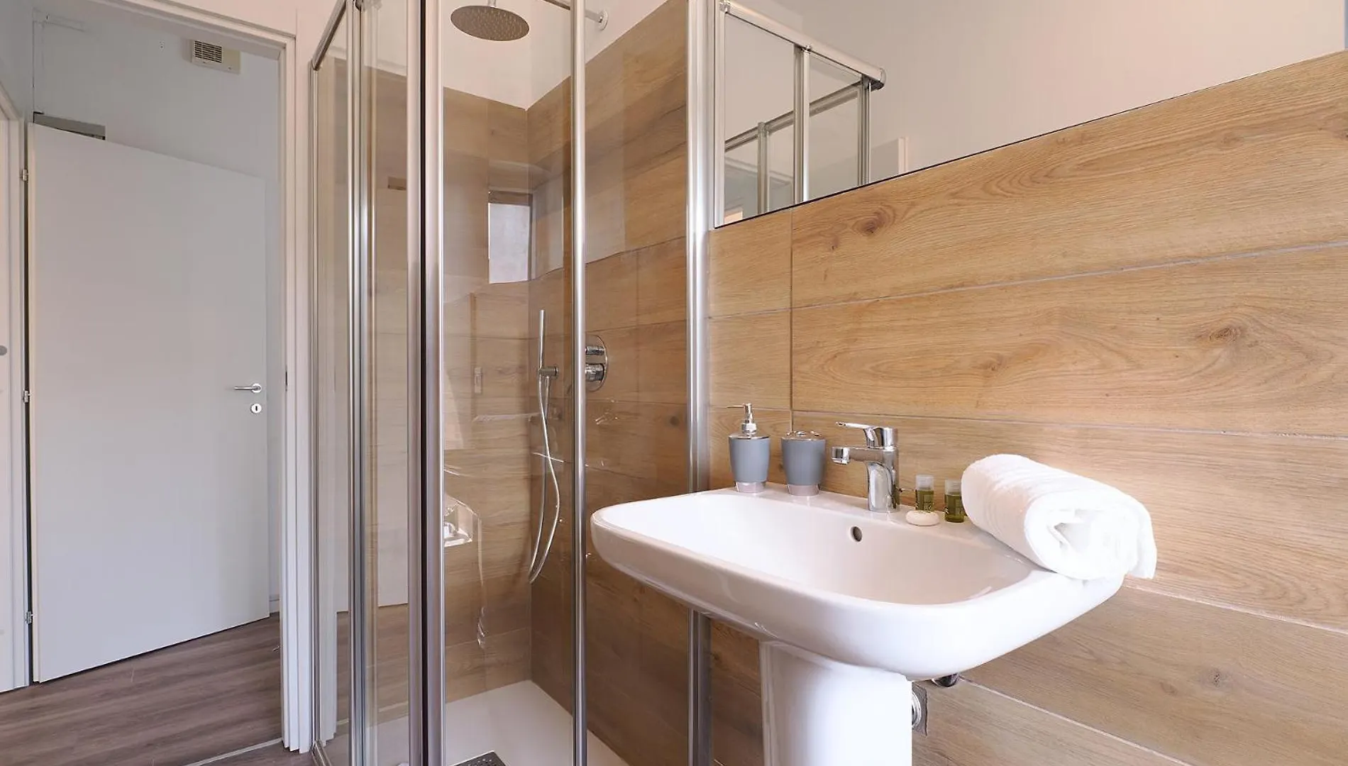 Contempora Apartments - Camera Plana B Milan Guest house