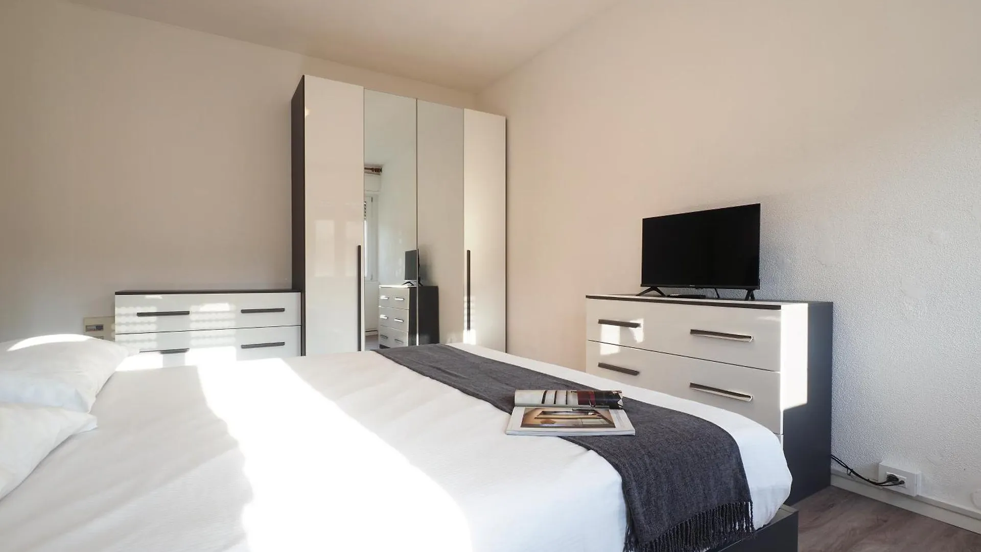 Guest house Contempora Apartments - Camera Plana B Milan Italy