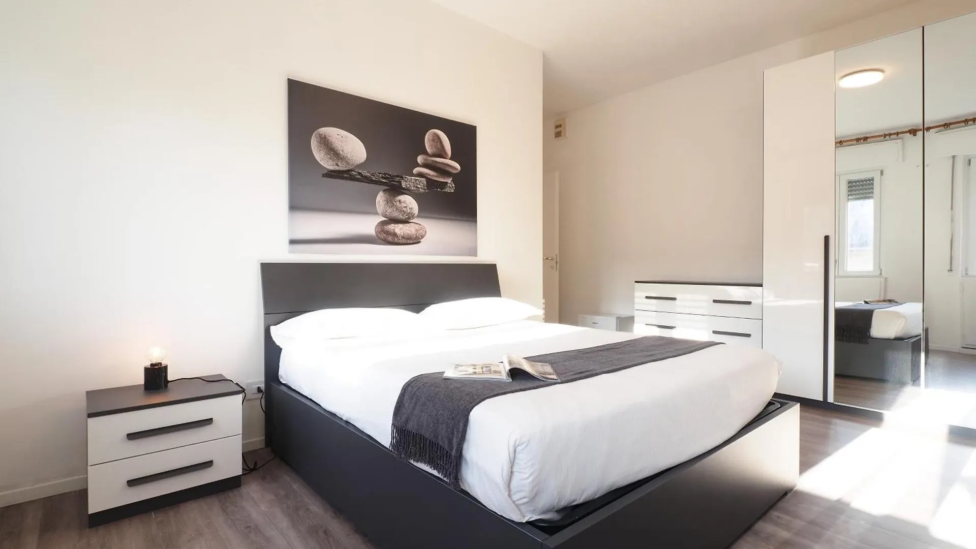 Contempora Apartments - Camera Plana B contacts