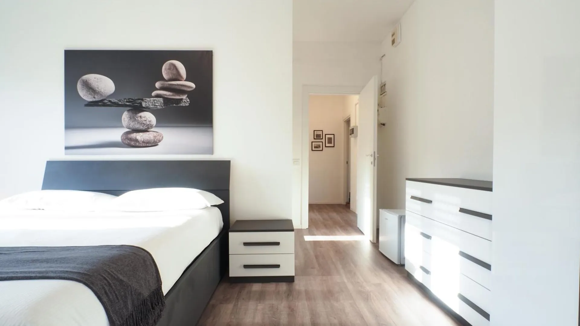 Contempora Apartments - Camera Plana B Milan Guest house
