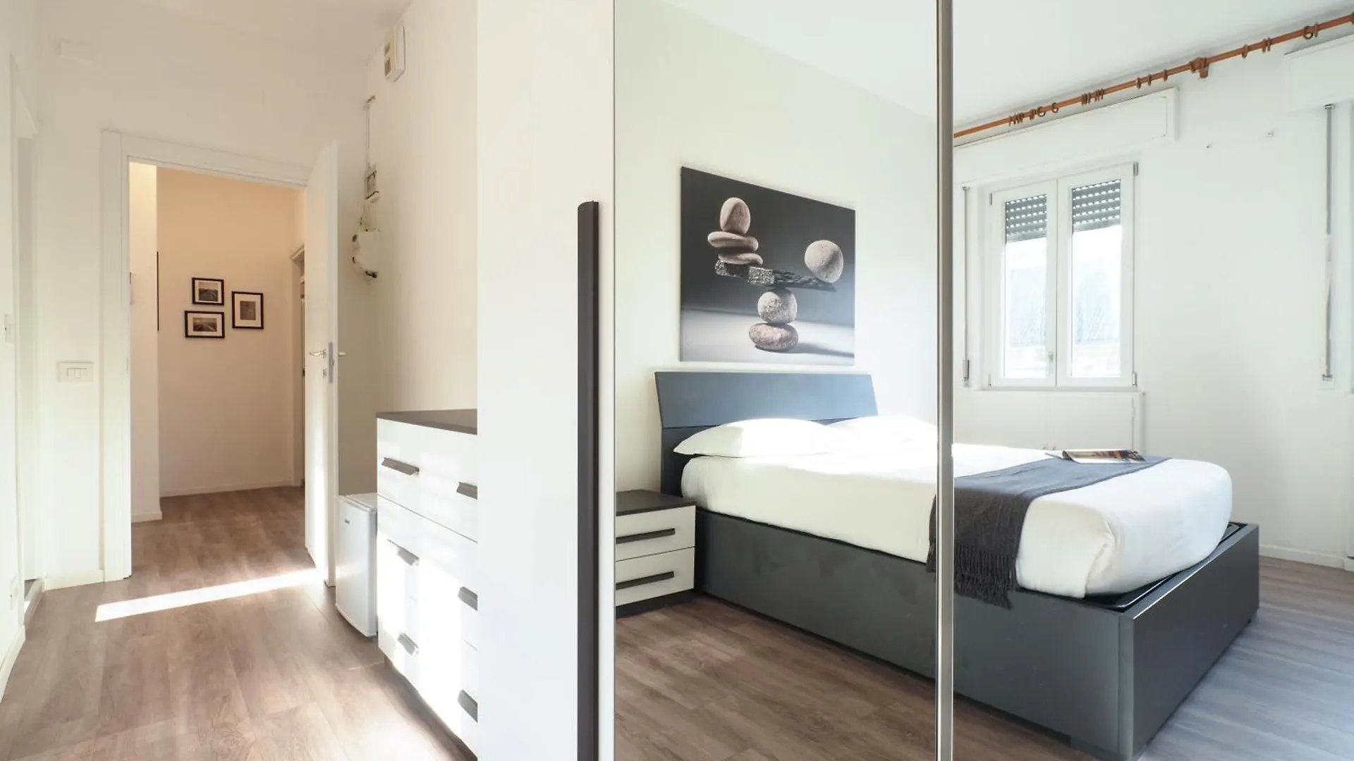Contempora Apartments - Camera Plana B Milan Guest house